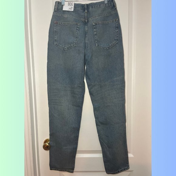 BDG High-Waisted Mom Jeans Size 28W 30L - Picture 2 of 3